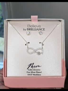 'Mom' Infinity Necklace and Stud Earring Set - Silver